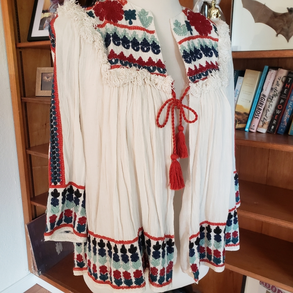 ZARA Embroidery detailed shawl